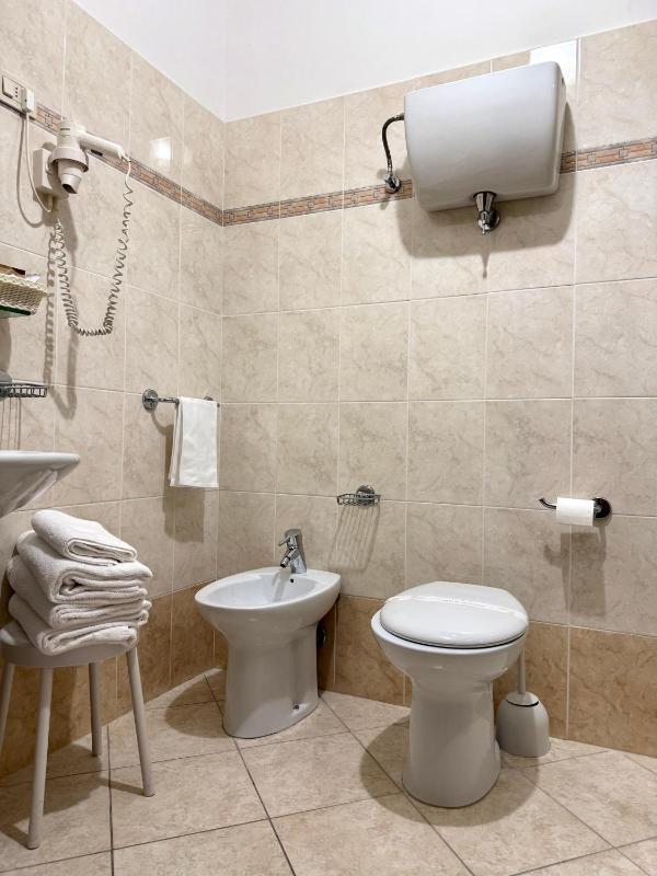 Classic Quadruple Room image 4