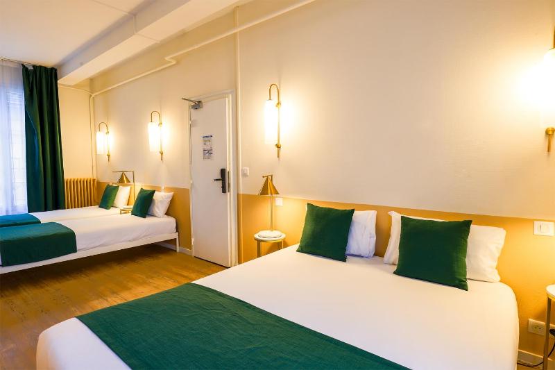 Quadruple Room image 4