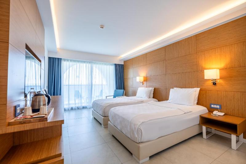 Superior Double or Twin Room with Garden View image 1