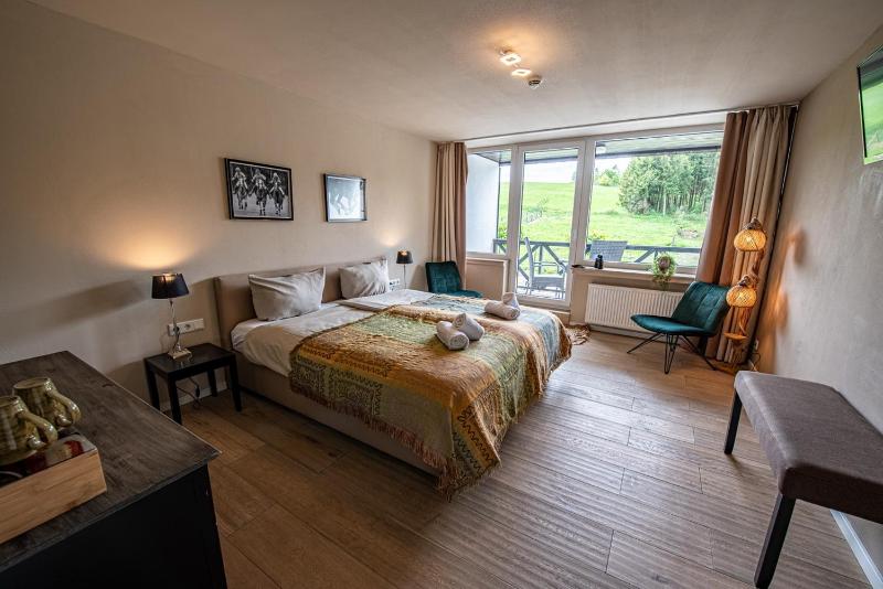 Deluxe Double Room with Balcony  image 1