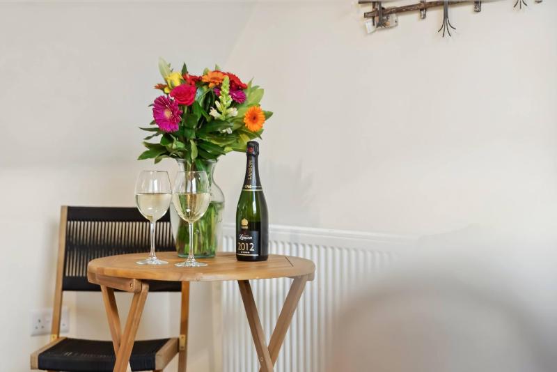 Beautiful Country Apartment rated Exceptional - image 25