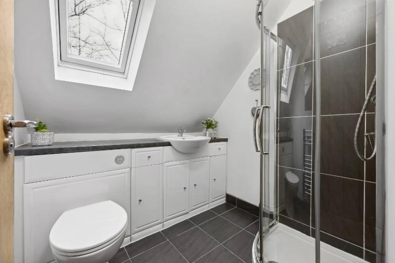 Beautiful Country Apartment rated Exceptional - image 27