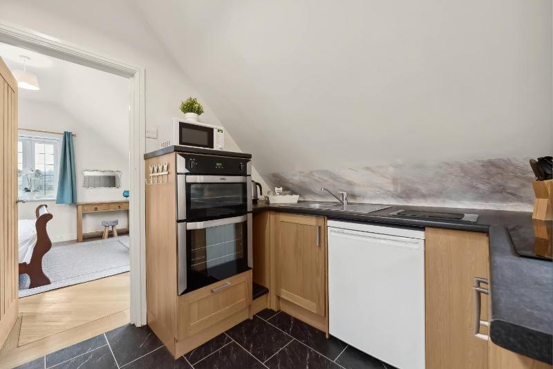 Beautiful Country Apartment rated Exceptional - image 16