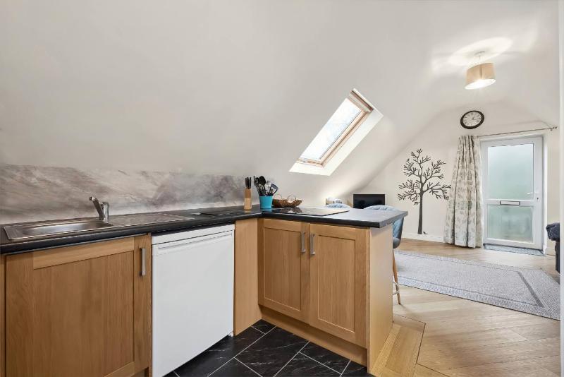 Beautiful Country Apartment rated Exceptional - image 4