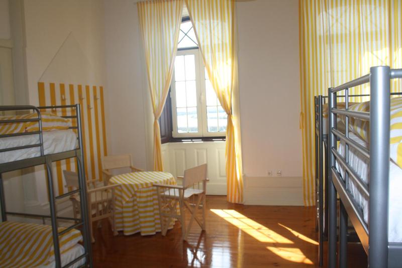 6-Bed Mixed Dormitory Room image 2