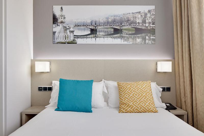Single Room - Interior Facing image 3