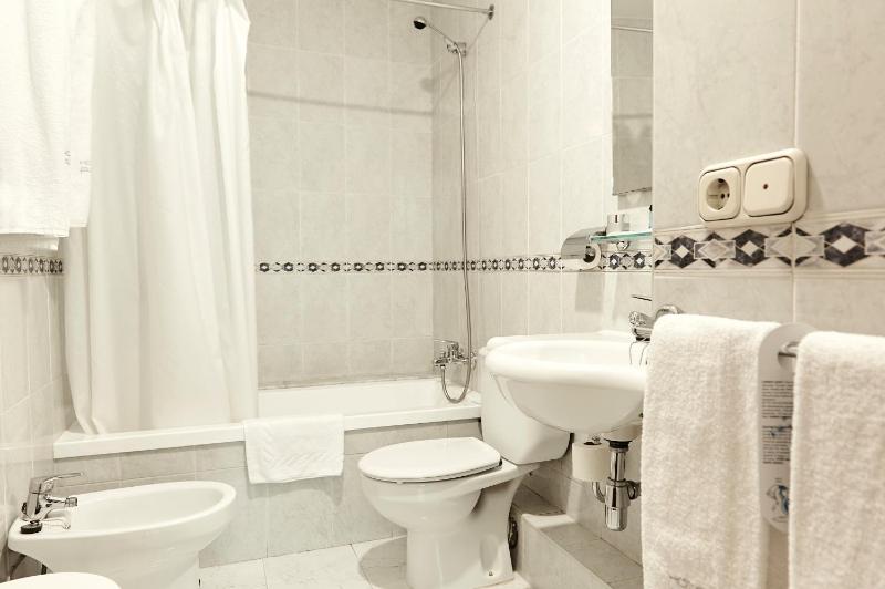 Double or Twin Room with City View image 1