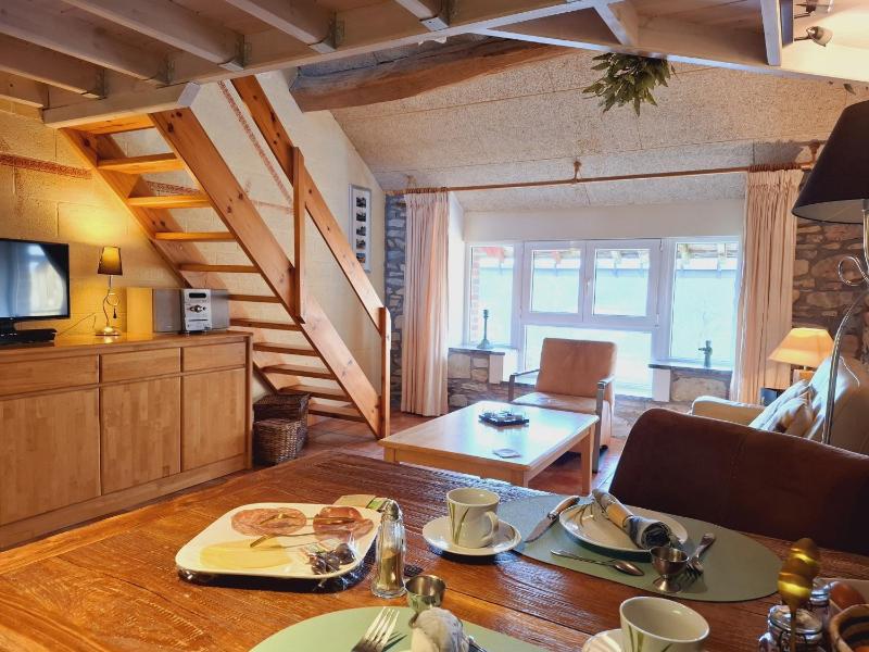 One-Bedroom Deluxe Apartment image 1