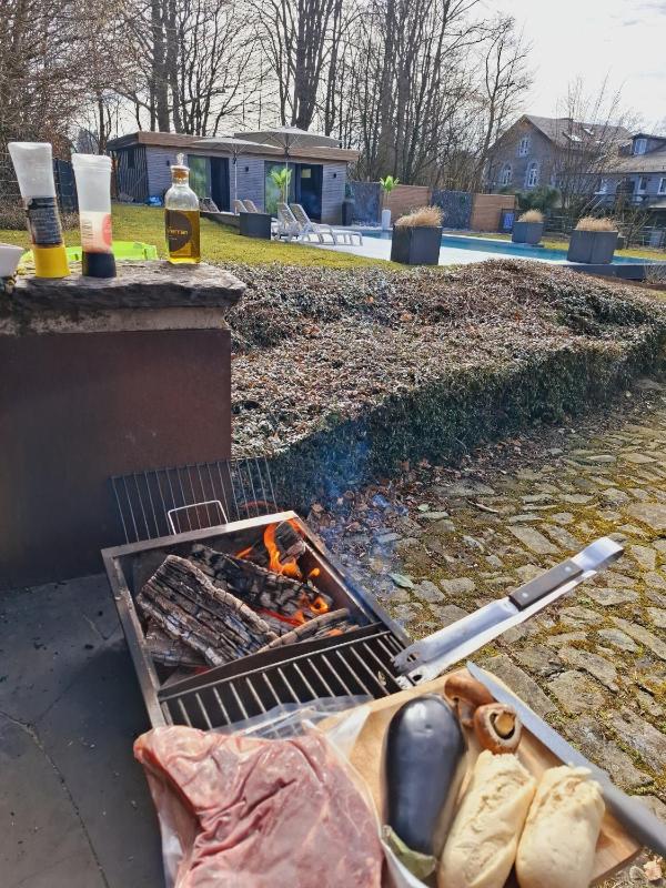 One-Bedroom Deluxe Apartment image 4