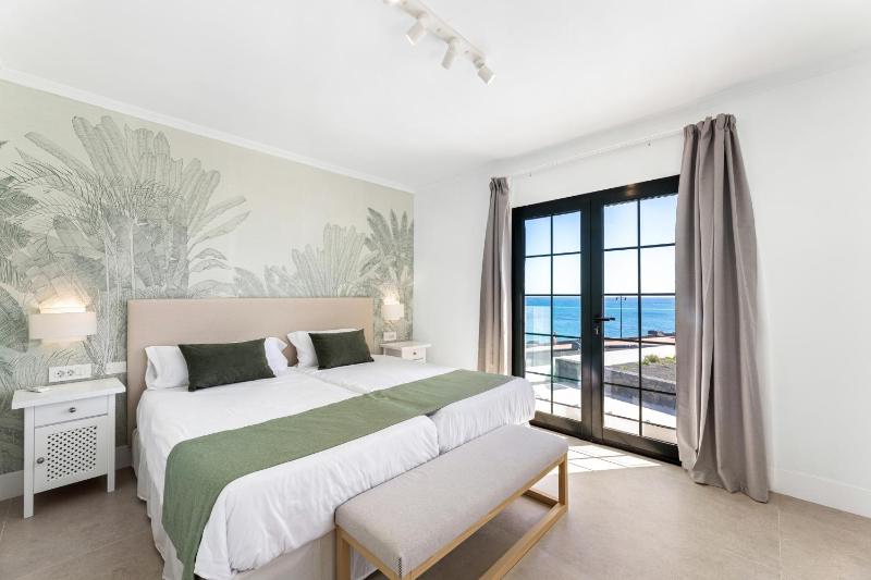 Villa with Sea View image 4