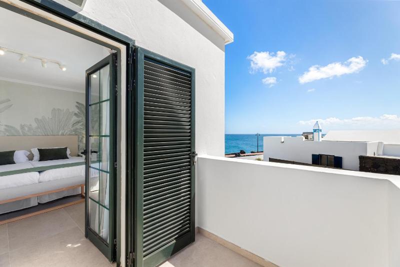 Villa with Sea View image 3