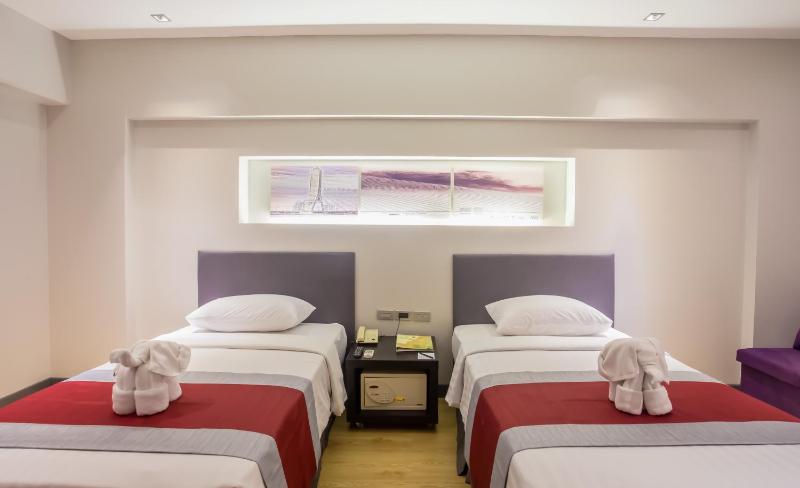 Superior Classic Twin Room image 3