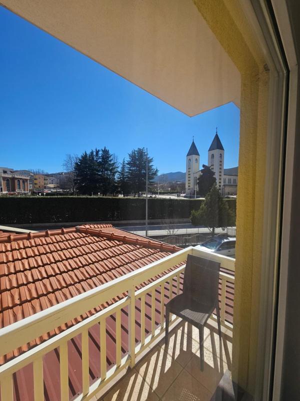 Twin Room with Balcony image 4
