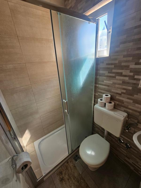 Twin Room with Balcony image 3