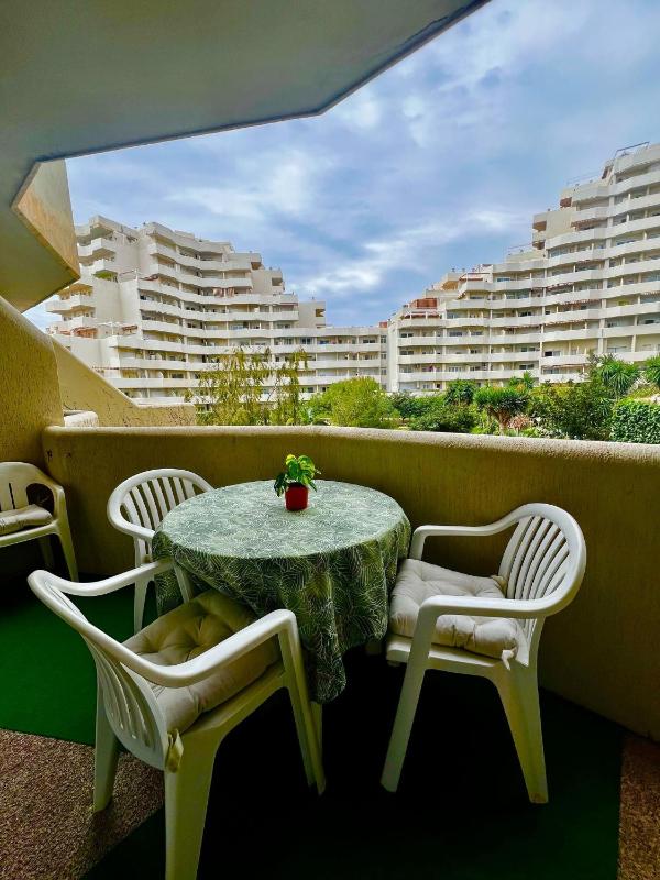 Benalbeach Relaxing Garden View Studio - image 8