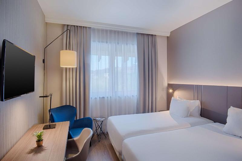 Standard Double or Twin Room image 3