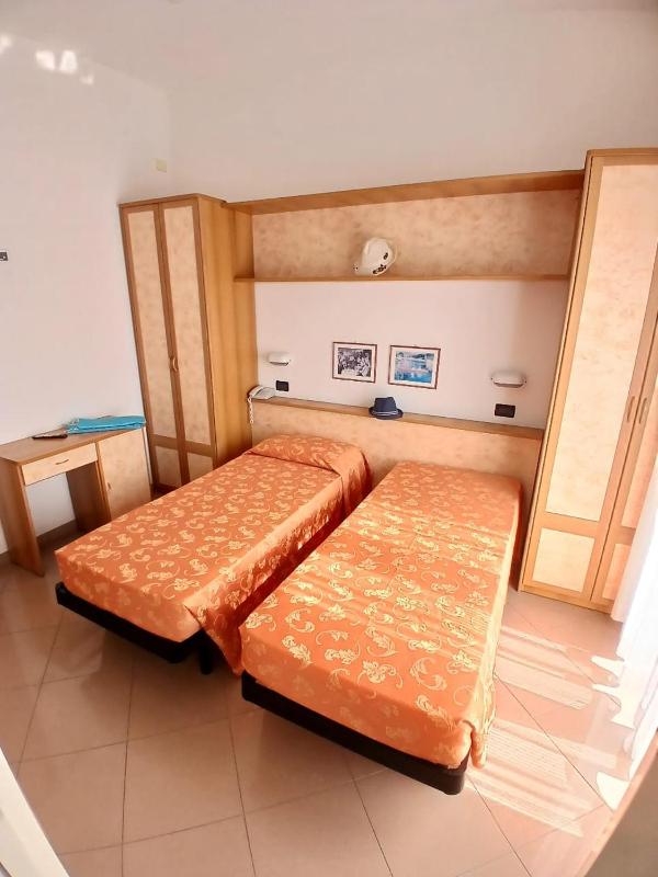 Standard Twin Room - Single Use image 1
