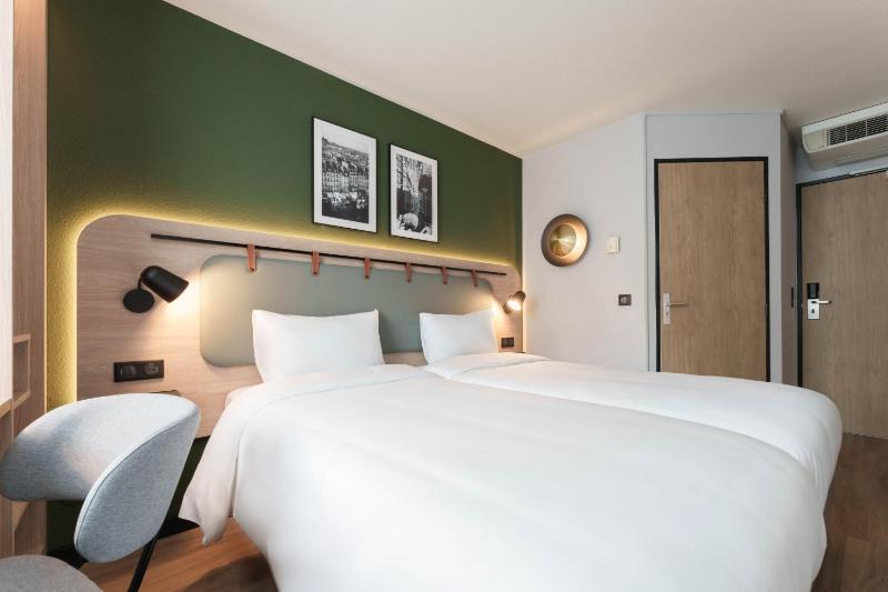 Standard Room - 2 Single Beds image 3