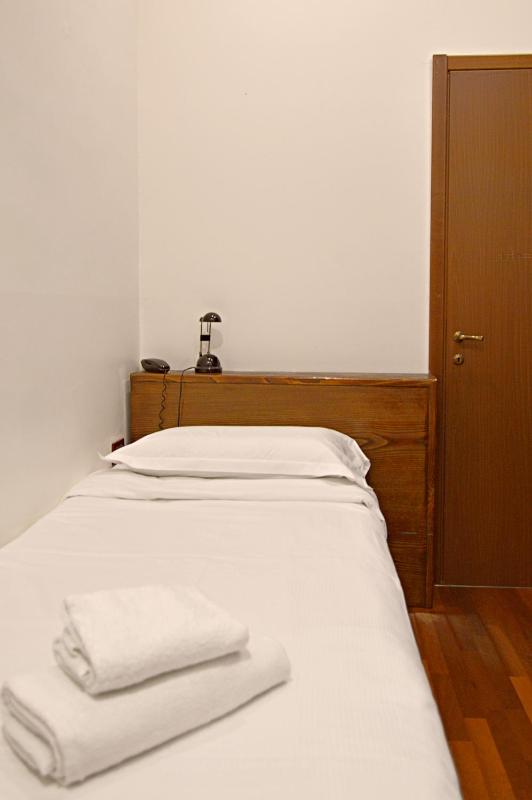 Small Single Room image 4