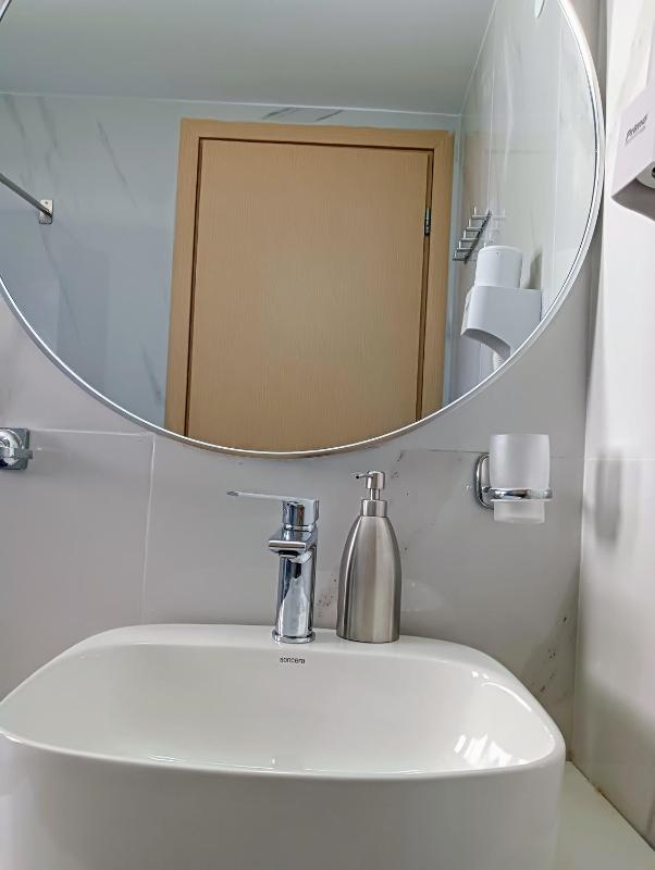 One-Bedroom Apartment image 2