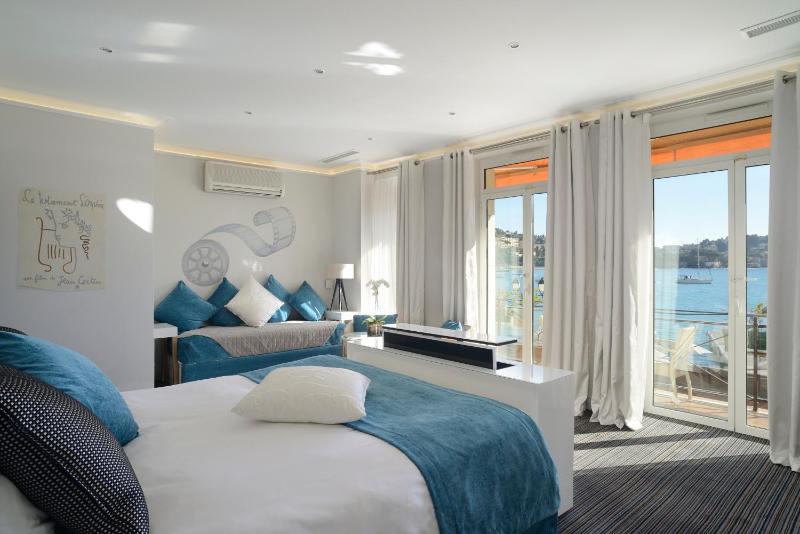 Junior Suite with Balcony and front Sea View image 4