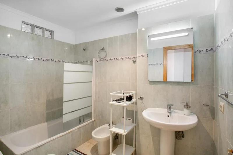 Spacious apartment in Las Palmas de Gran Canaria - 85 m² with WiFi - image 13