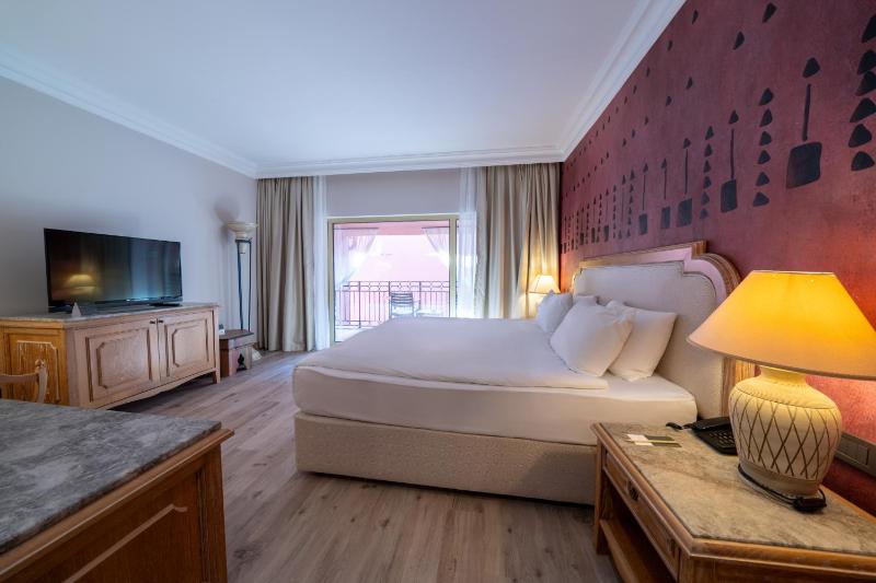Standard Double or Twin Room image 3