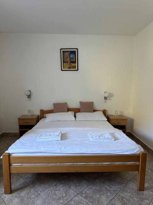 Double Room image 3