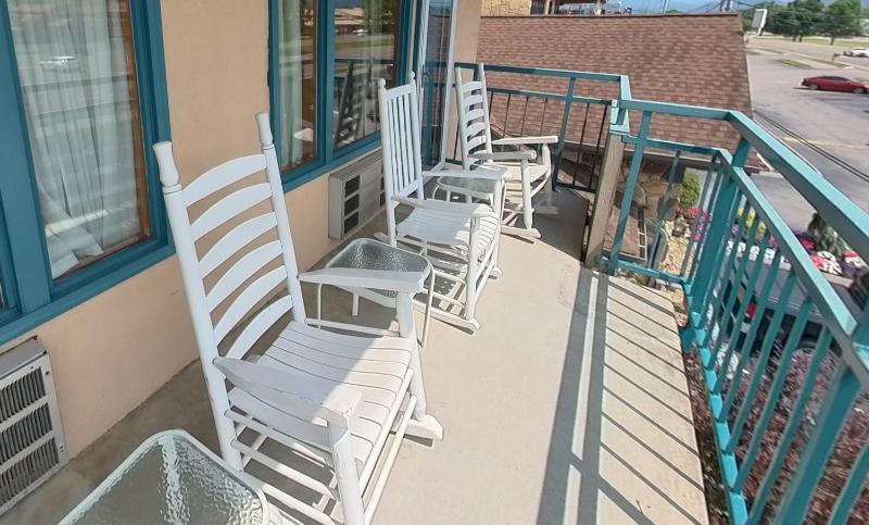 Junior Suite with King Bed, Sofa Bed, Fireplace, Two Vanities, Jet Tub and Share image 3
