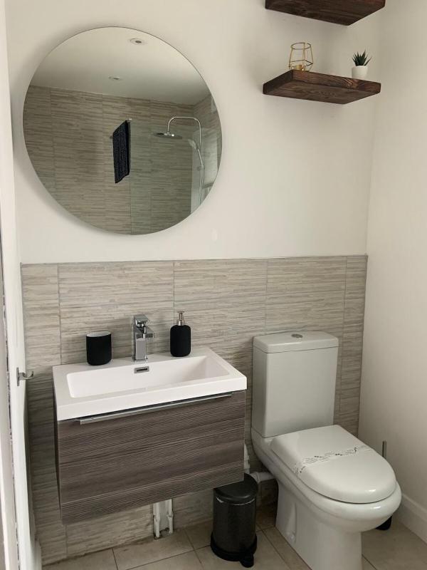 Twin Room with Private Bathroom image 3