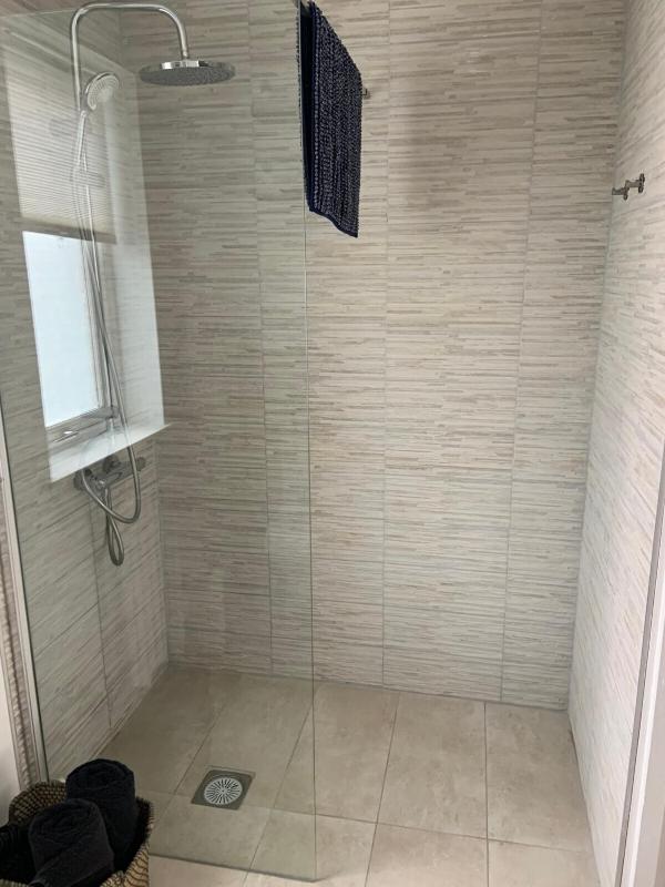 Twin Room with Private Bathroom image 2