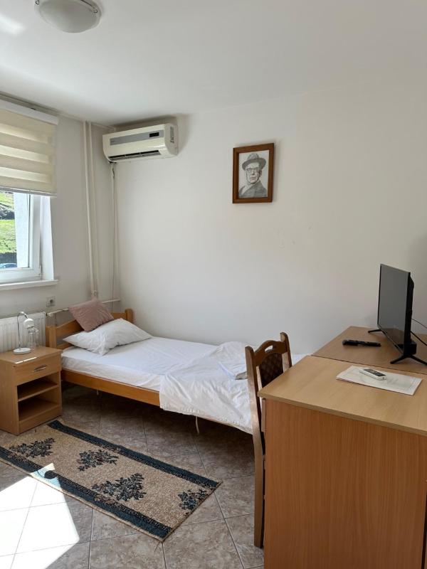 Single Room image 3