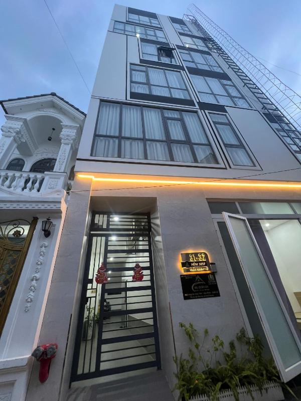 Modern Studio With City View And Kitchen - image 1
