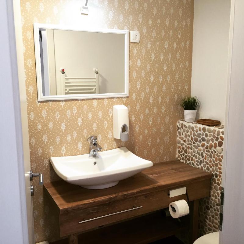 Budget Double Room image 2