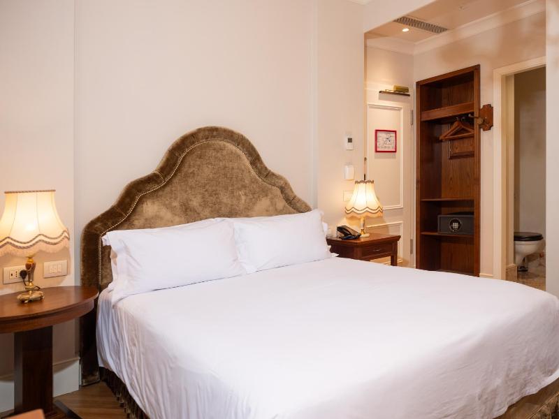 Queen Room image 1