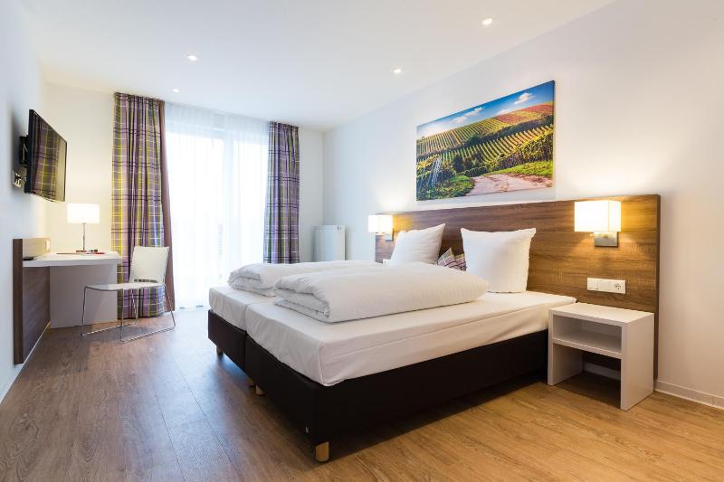 Standard Double Room image 4