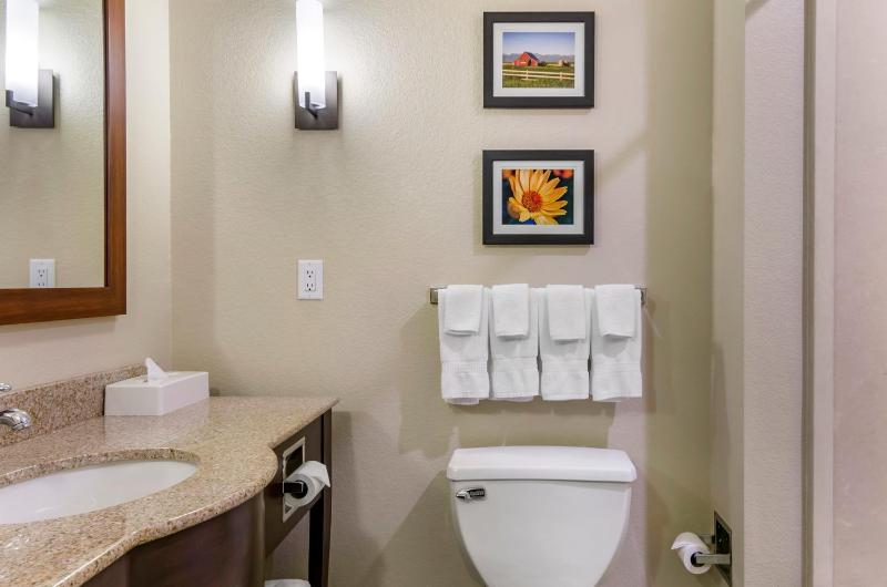 King Suite with Whirlpool - Non-Smoking image 2