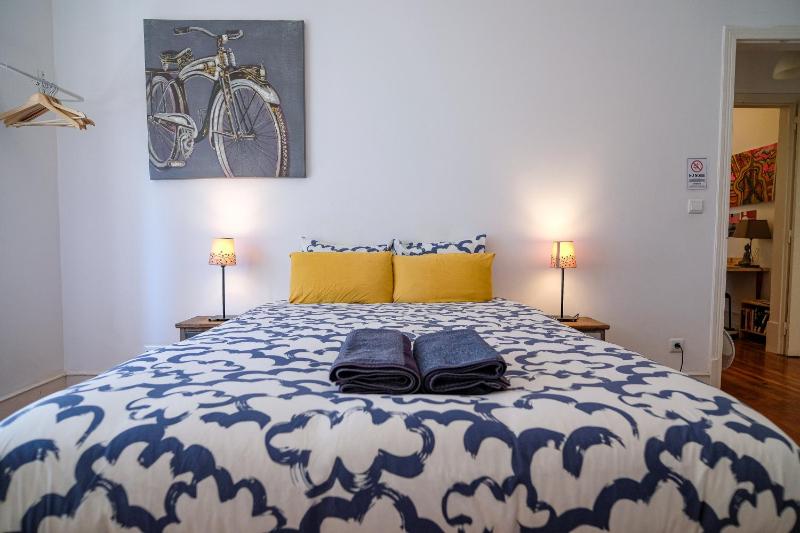 Large Double Room with Shared Bathroom image 4