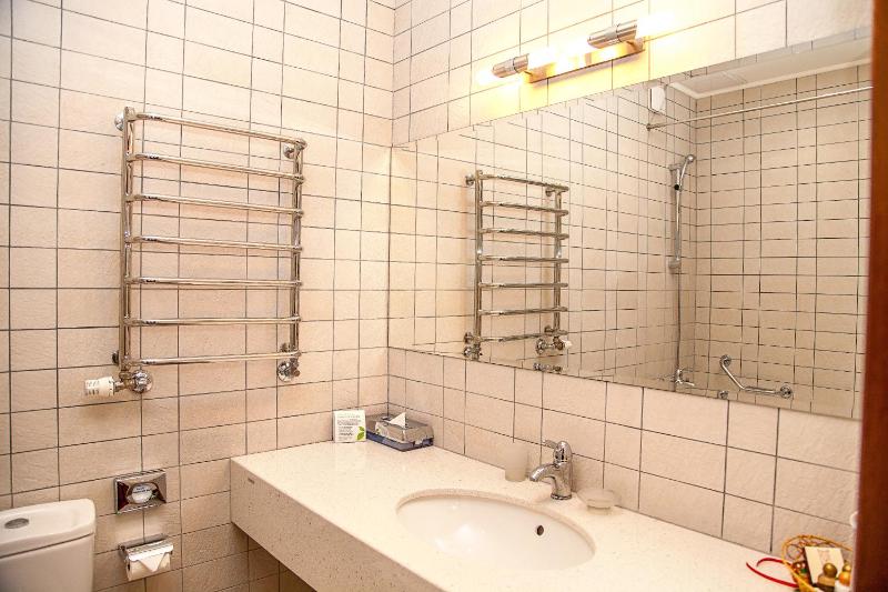 Standard Twin Room image 2
