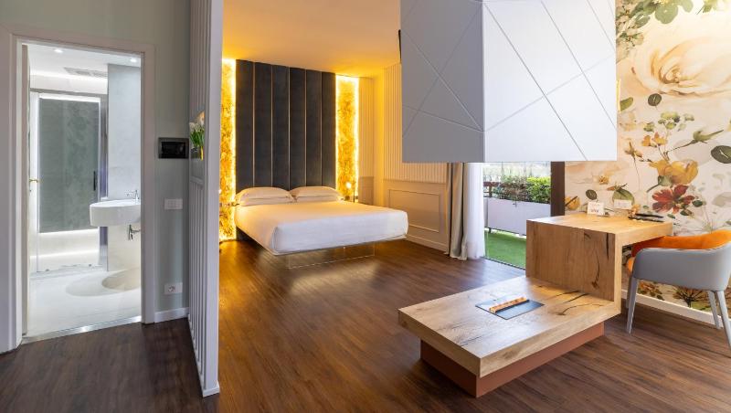 Suite with Spa Access image 1