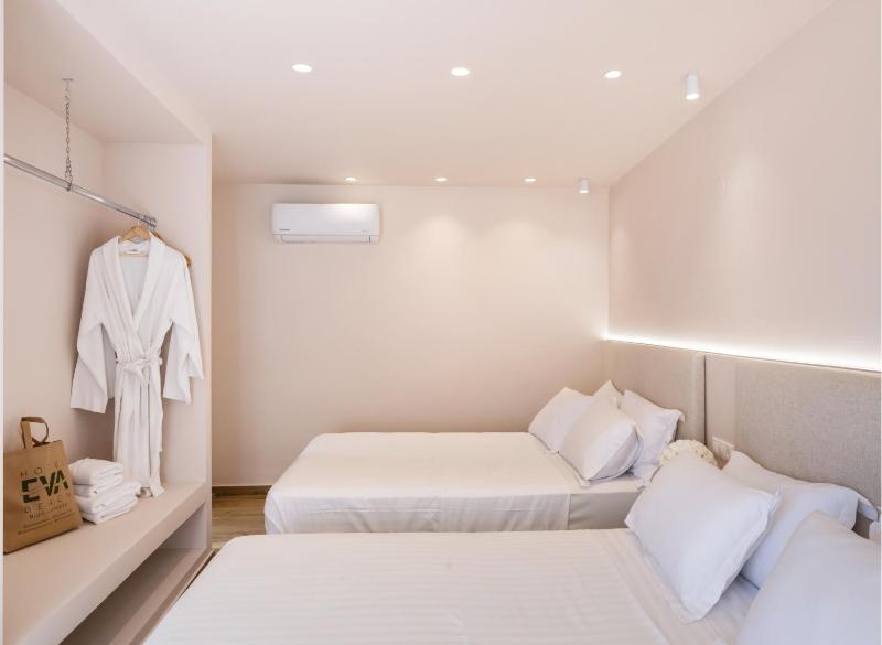 King Room with Spa Bath image 2
