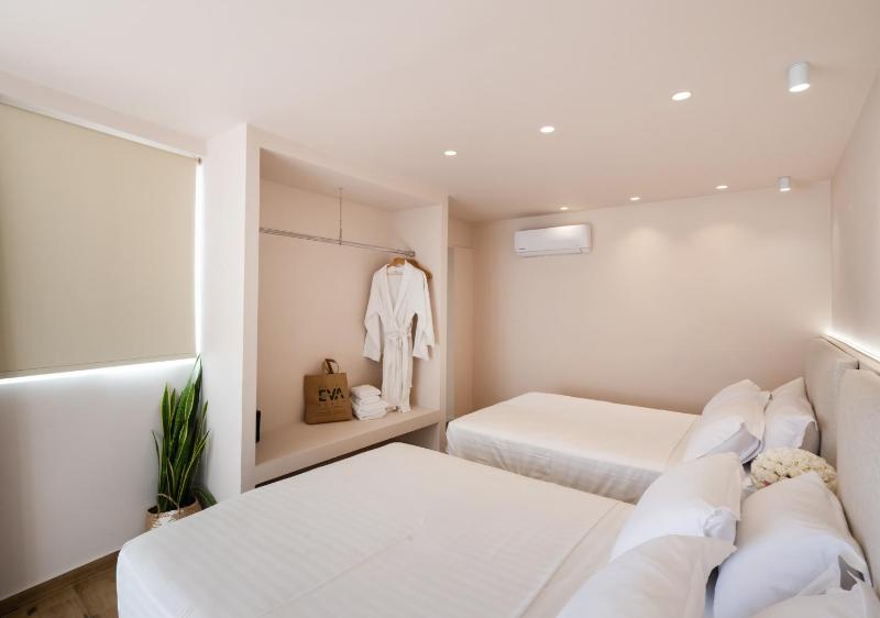 King Room with Spa Bath image 1