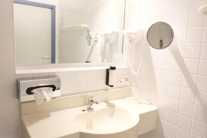 Business Single Room image 2