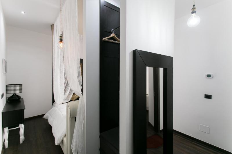 Gold Apartment image 3