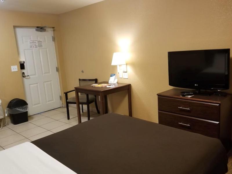 Double Room - Non-Smoking  image 3