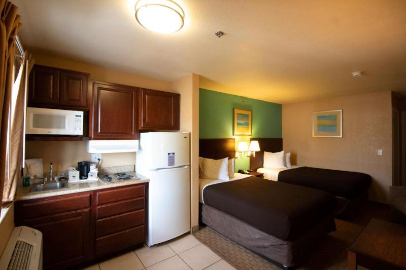 Efficiency Double Room with Two Double Beds image 4