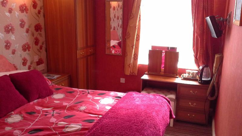 Double Room image 1