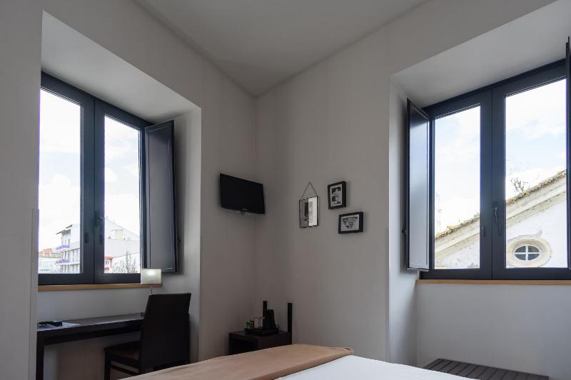 Single Room image 4