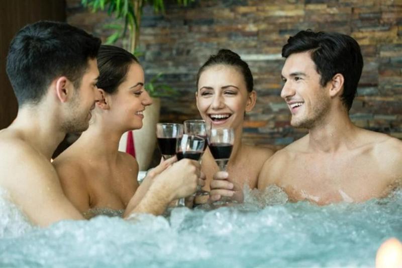 Suite with Hot Tub image 1