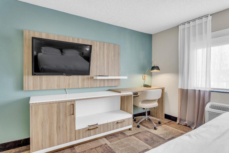 King Suite with Sofa Bed image 4